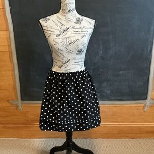 Reversible black and white polka dotskirt/white black floral size 8